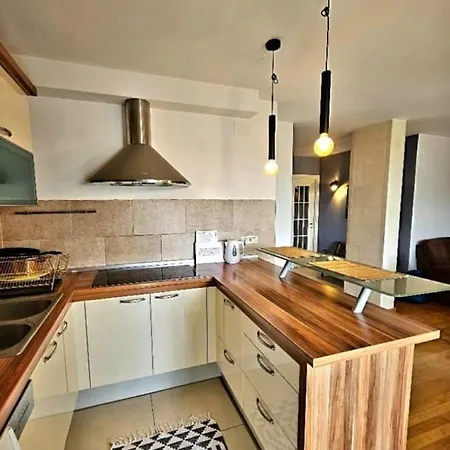 Beautiful Spacious Close To Guest house *