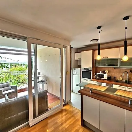 Beautiful Spacious Close To * Split